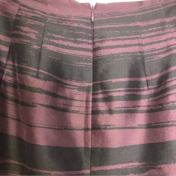 BANANA Republic 100% Silk Burgundy Abstract Printed Mini Skirt, size 2 - Picture 5 of 10